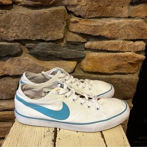 Nike primo, Court canvas White and Light Blue Sneakers‎ women’s size 10